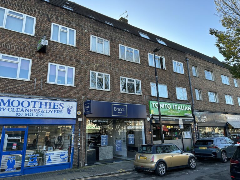 Uxbridge Road, Hatch End, Pinner, Greater London, HA5